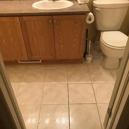 2 Beautiful - Ottawa,on Guest house