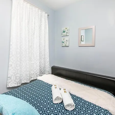Cozy 2br - Steps To Little Italy Apartment *