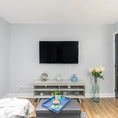 Modern 1br - Steps To Little Italy
