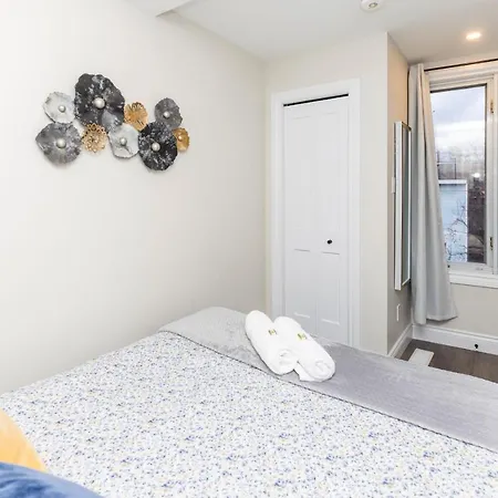 Modern 2br - King Bed - Near Byward Market *