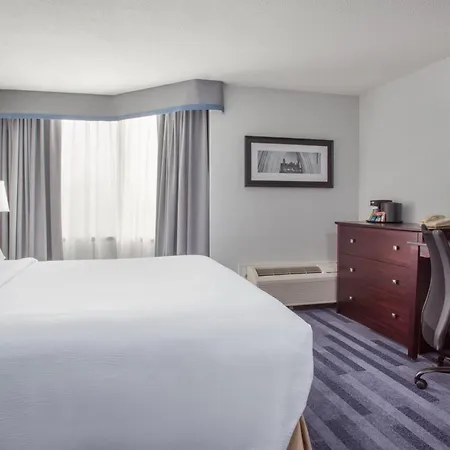 Hotel East By Ihg Ottawa