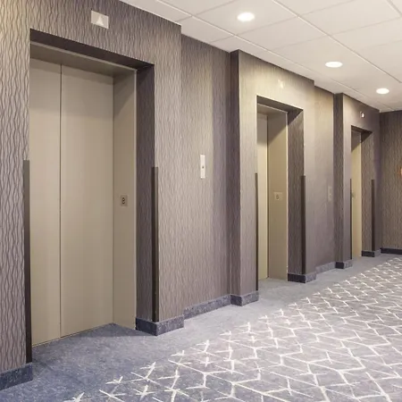 Hotel East By Ihg