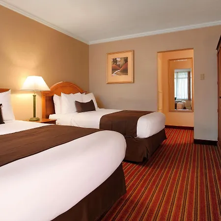 Western Kanata And Conference Centre 3*