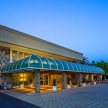 Western Kanata And Conference Centre Hotel