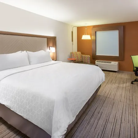 Express & Downtown East By Ihg Hotel