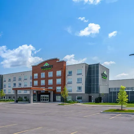 Wingate By Wyndham Kanata West 3*