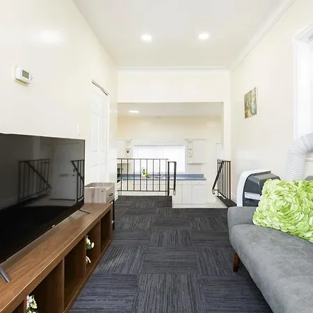 Modern 1br Apt - King Bed - Mid Chinatown Apartment