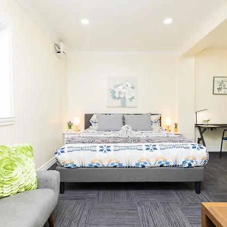 Modern 1br Apt - King Bed - Mid Chinatown Apartment Ottawa