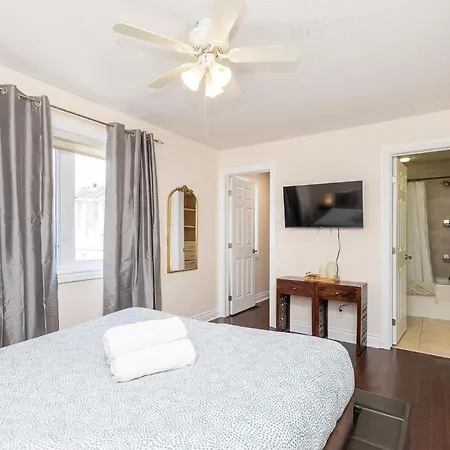Cute 4br With Sunny Patio Near Rosehill Park Holiday home Ottawa