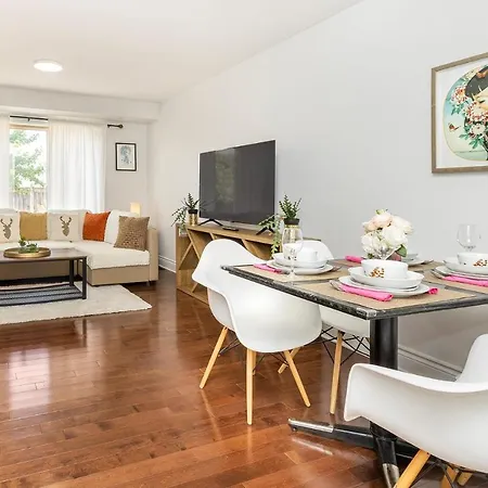 Holiday home Cute 4br With Sunny Patio Near Rosehill Park