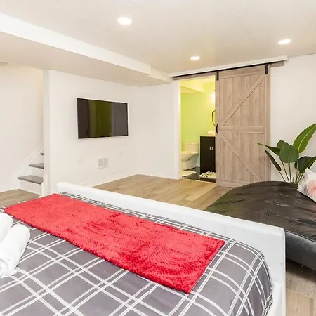 Holiday home Cute 4br With Sunny Patio Near Rosehill Park