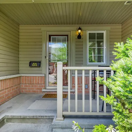 Holiday home Cute 4br With Sunny Patio Near Rosehill Park *