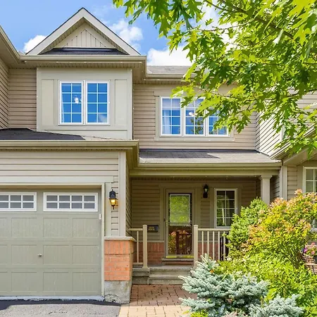 Cute 4br With Sunny Patio Near Rosehill Park Holiday home Ottawa
