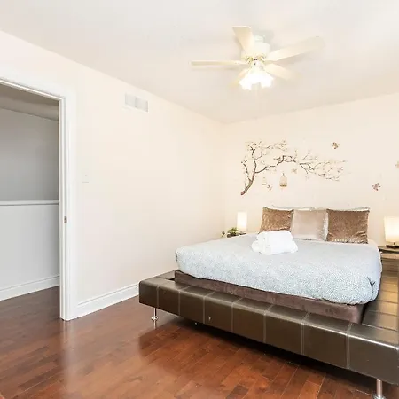 Holiday home Cute 4br With Sunny Patio Near Rosehill Park