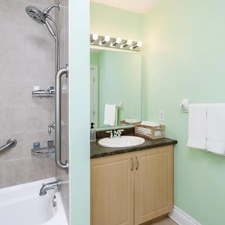 Holiday home Cute 4br With Sunny Patio Near Rosehill Park