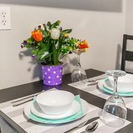 Modern Studio - Centrally Located Apartment
