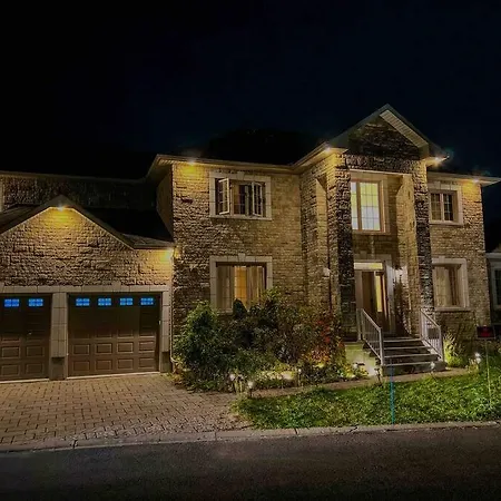 Villa Luxury Mansion W/hot Tub, Pool Table & 10 Beds!