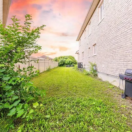 Luxury Mansion W/hot Tub, Pool Table & 10 Beds! Villa
