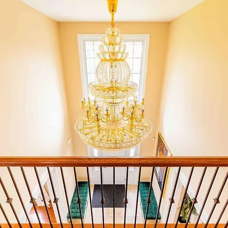 Villa Luxury Mansion W/hot Tub, Pool Table & 10 Beds! *