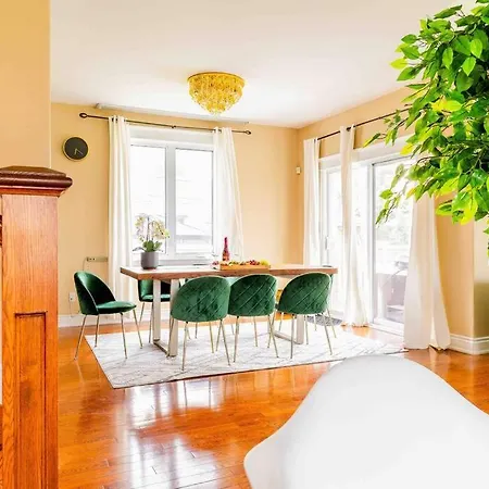 Villa Luxury Mansion W/hot Tub, Pool Table & 10 Beds! Ottawa