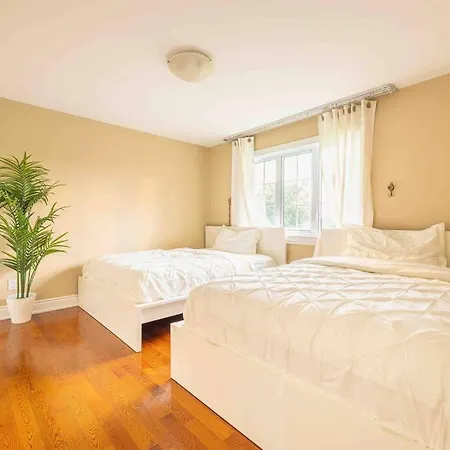 Villa Luxury Mansion W/hot Tub, Pool Table & 10 Beds! Ottawa