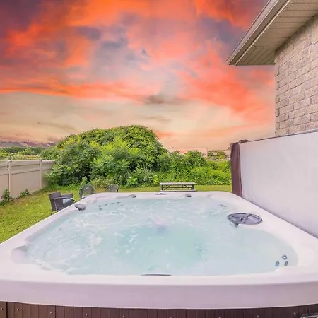 Luxury Mansion W/hot Tub, Pool Table & 10 Beds! Villa Ottawa
