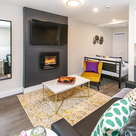 Steps To The University - Cozy 2br Ottawa