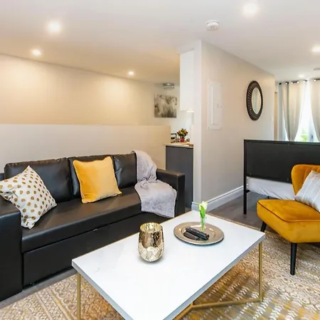Steps To The University - Cozy 2br Ottawa