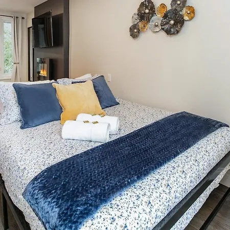 Steps To The University - Cozy 2br *