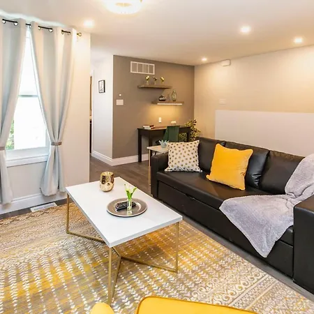 Apartment Steps To The University - Cozy 2br Ottawa