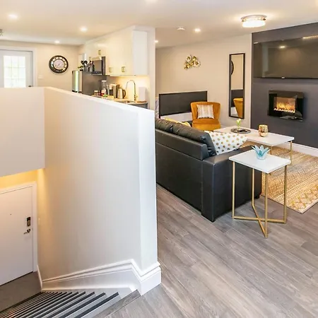 Steps To The University - Cozy 2br * Ottawa