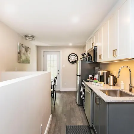 Steps To The University - Cozy 2br Apartment Ottawa