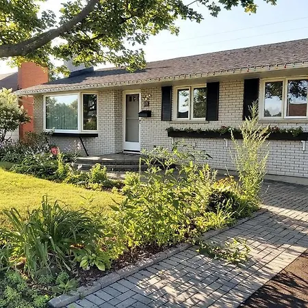 Cheerful 3-bedroom Bungalow With Indoor Fireplace Villa