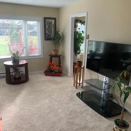 Villa Cheerful 3-bedroom Bungalow With Indoor Fireplace