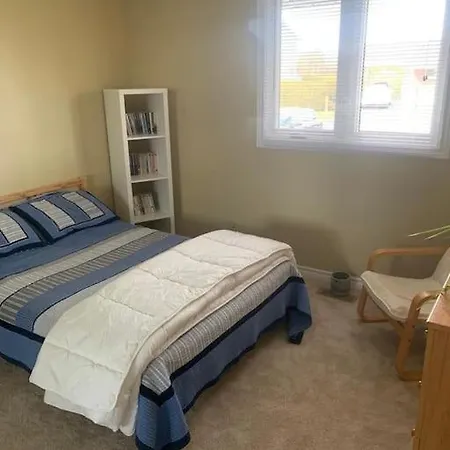 Cheerful 3-bedroom Bungalow With Indoor Fireplace Villa Ottawa