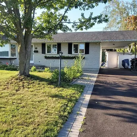 Cheerful 3-bedroom Bungalow With Indoor Fireplace Villa *
