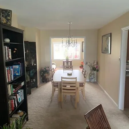 Villa Cheerful 3-bedroom Bungalow With Indoor Fireplace *