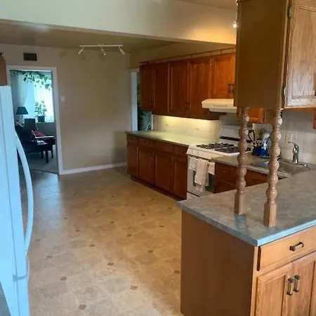 Villa Cheerful 3-bedroom Bungalow With Indoor Fireplace Ottawa