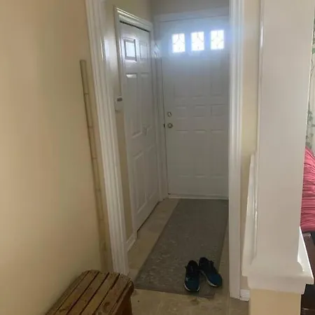 Cheerful 3-bedroom Bungalow With Indoor Fireplace *