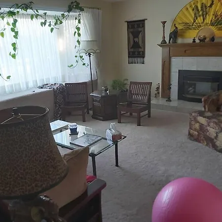 Villa Cheerful 3-bedroom Bungalow With Indoor Fireplace