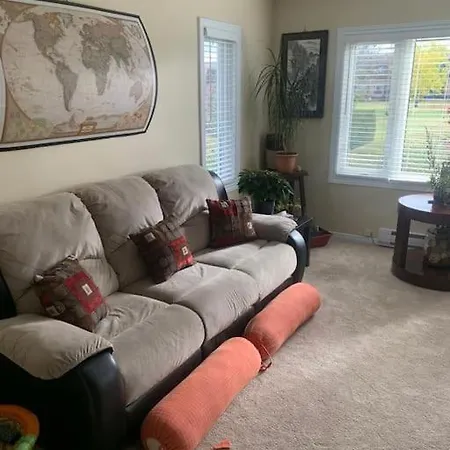 Cheerful 3-bedroom Bungalow With Indoor Fireplace *