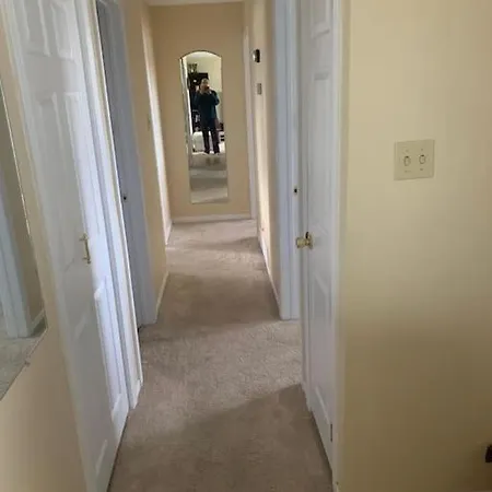 Cheerful 3-bedroom Bungalow With Indoor Fireplace * Ottawa