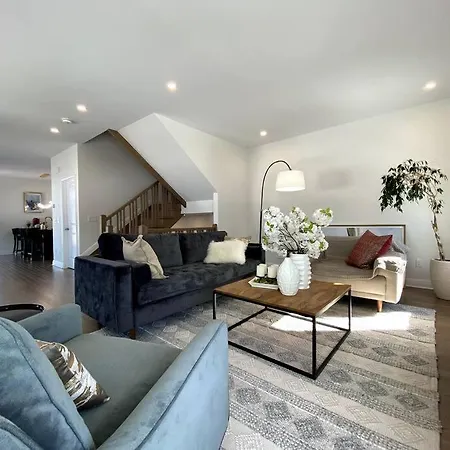 Apartment Luxury 3 Bedrooms Semi-detached In Downtown *