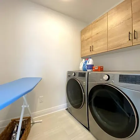 Luxury 3 Bedrooms Semi-detached In Downtown