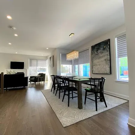 Luxury 3 Bedrooms Semi-detached In Downtown Apartment