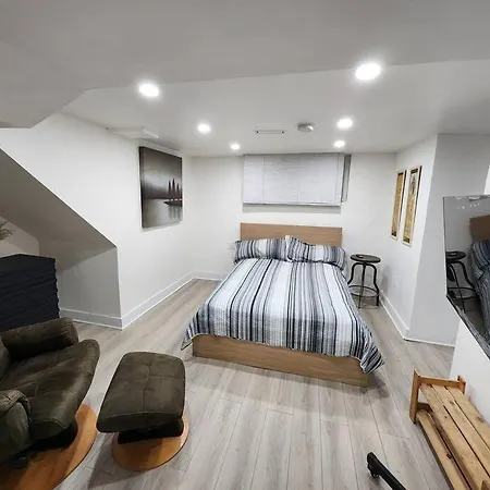 Charming Apt In Old East Ottawa