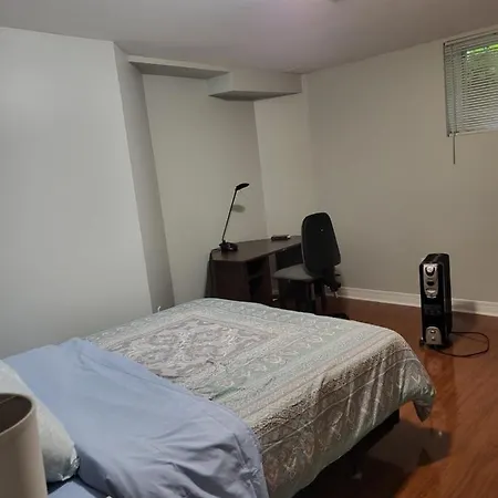 Guest house Lovely Guest Entire Minutes From Airport 4*