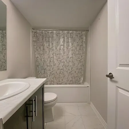 Fully Furnished En-suite Basement *