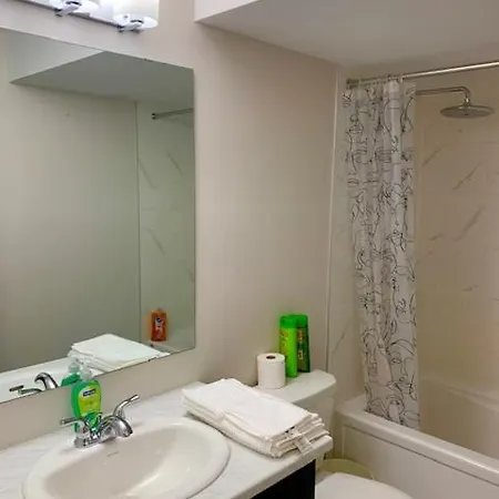 Fully Furnished En-suite Basement Homestay
