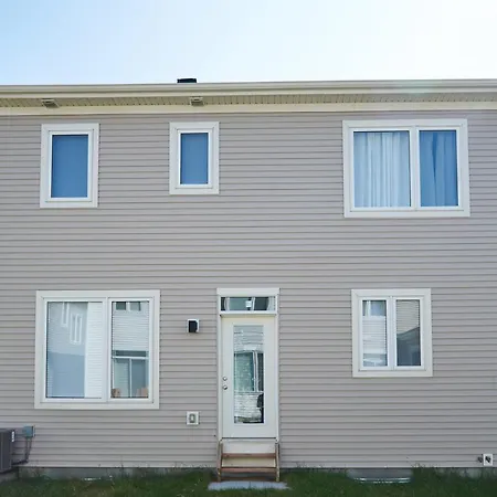 Fully Furnished En-suite Basement *